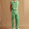 Load image into Gallery viewer, DEEP-PLEATED PANTS KULE GREEN SM