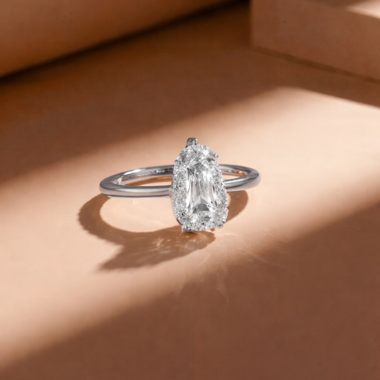 18K Gold Ring - Emerald Cut 5.03 Carat lab grown diamond - Total Weight - 3.22g