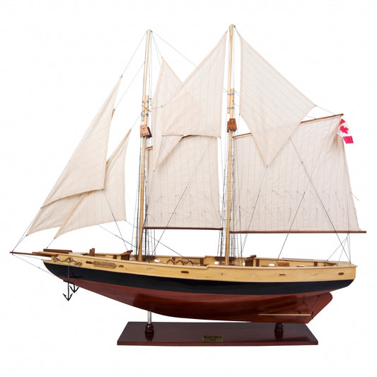 موديلات أصلية من Bluenose II مطلية