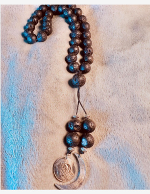 خرز هولاي من الحجر البركاني الأسود مع عملة فضية - 6 أمتار