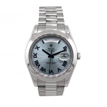 Rolex Day-Date 40 مم بميناء أزرق جليدي (Ice Blue) بأرقام رومانية – بلاتين