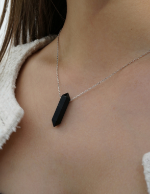 LINDEZA Black Onyx Point Necklace