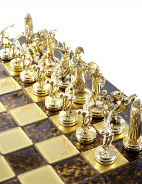 MANOPOULOS Discus Thrower Metal Chess set with Gold - Silver Chessmen - 36cm Chessboard in Brown
