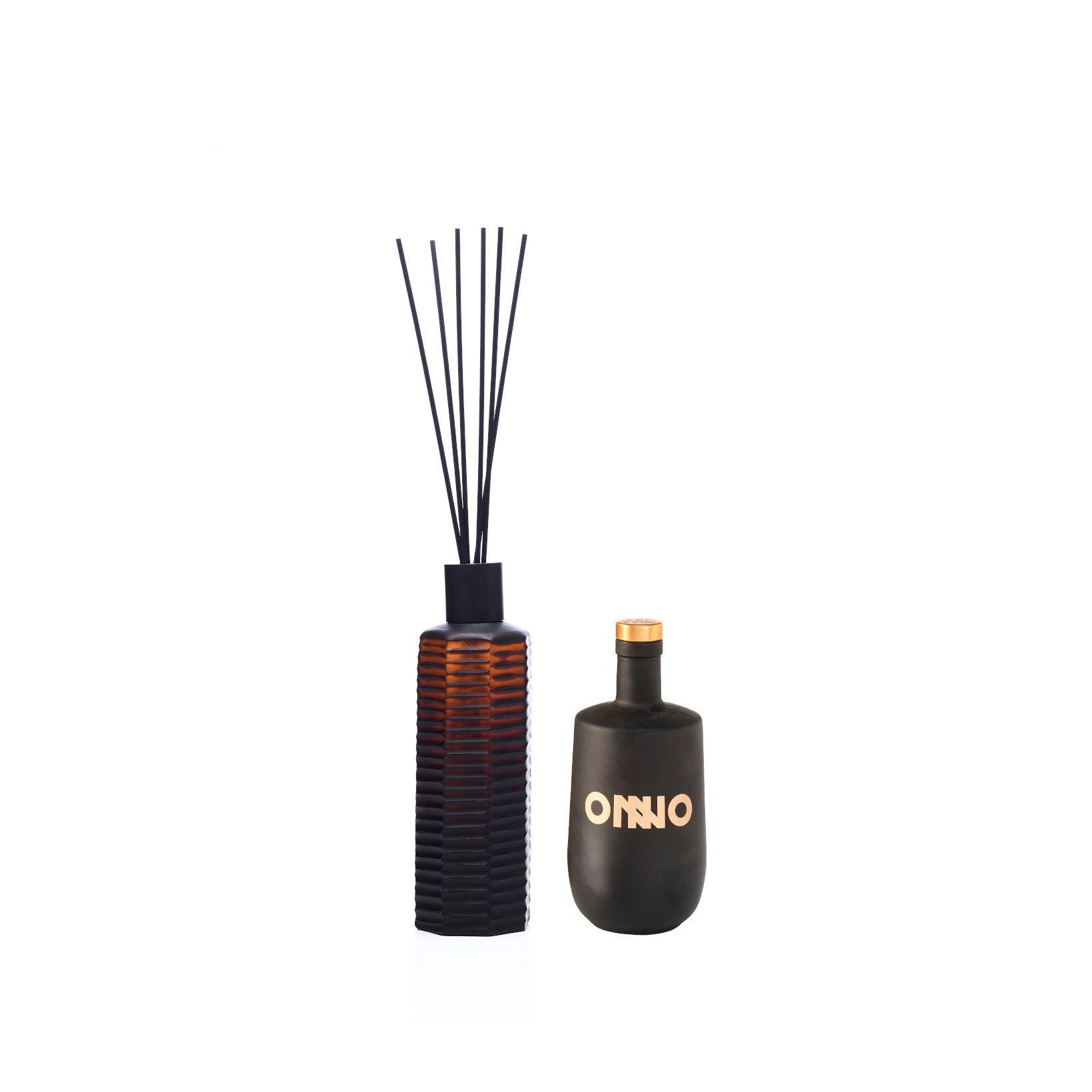 موزّع العطر Cubo باللون الكهرماني
