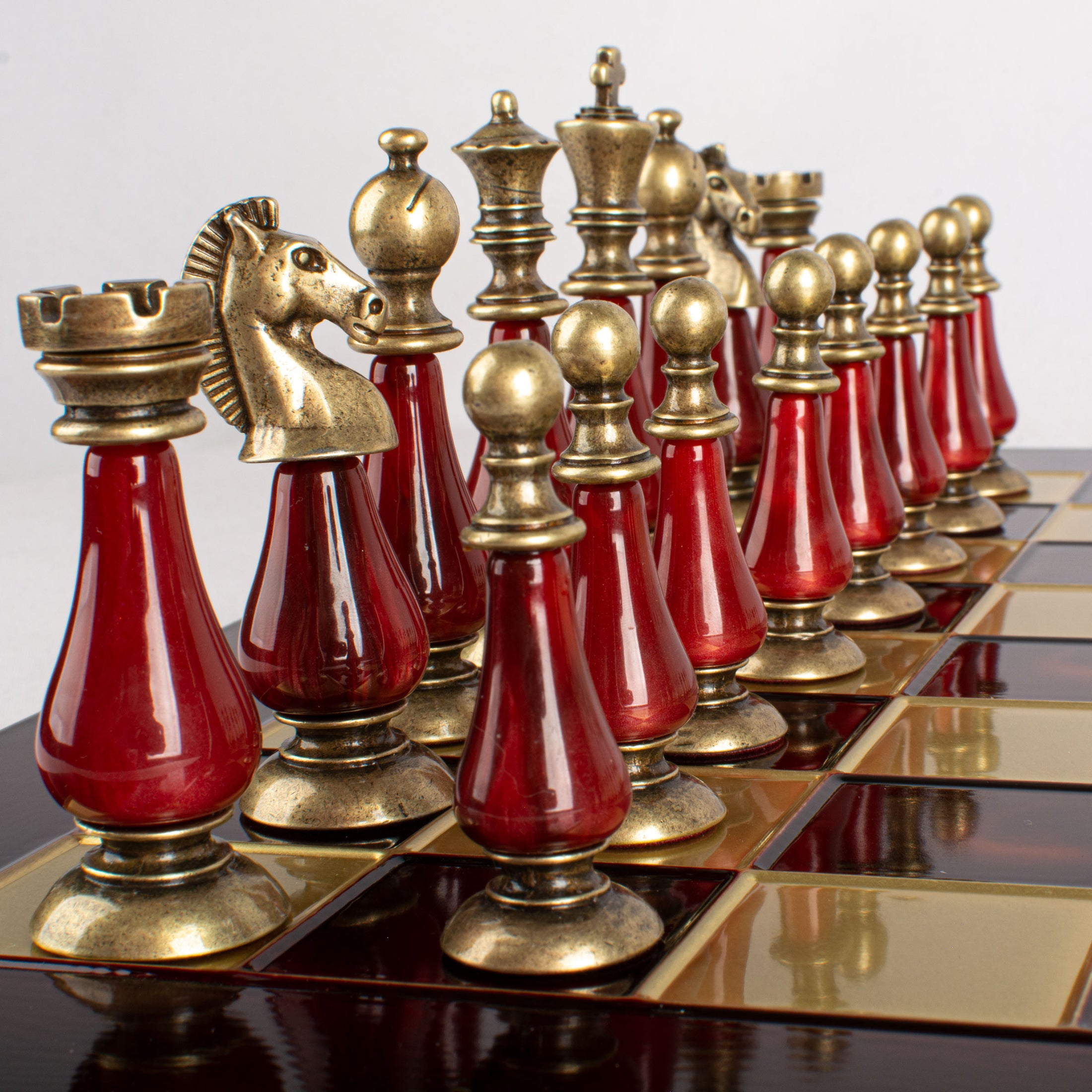 MANOPOULOS Metal Chess Set with Pearl/Metal Chessmen & 44cm Chessboard in Red