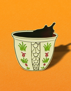 Saudi coffee cup enamel pin