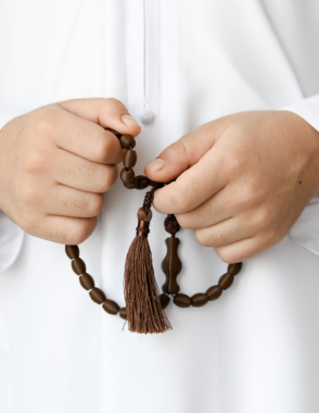 SUNHA سبحة صغيرة من خشب العود البني