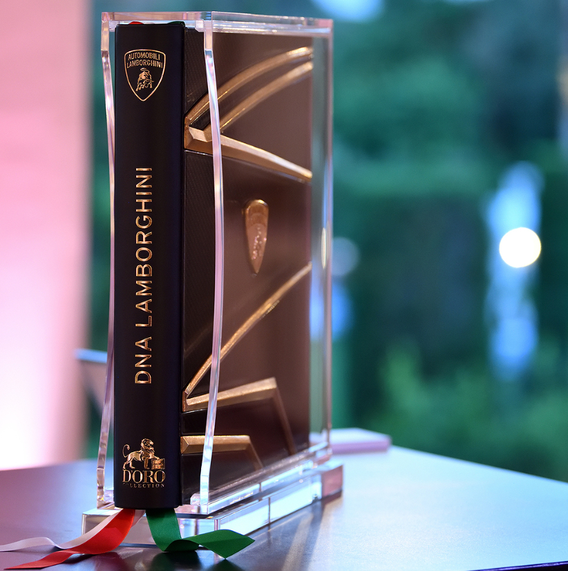 ROTATING SHOWCASE FOR DNA LAMBORGHINI