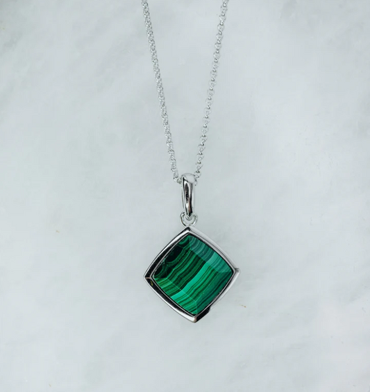 LINDEZA Malachite rhombus necklace