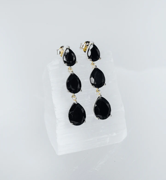 LINDEZA Black onyx triple teardrop earrings