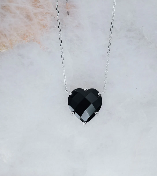 LINDEZA Black onyx silver heart necklace