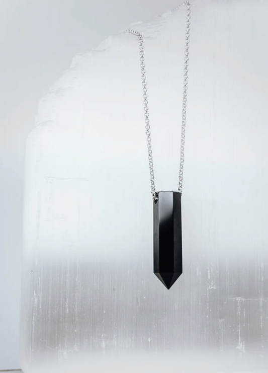 LINDEZA Black onyx point shaped necklace