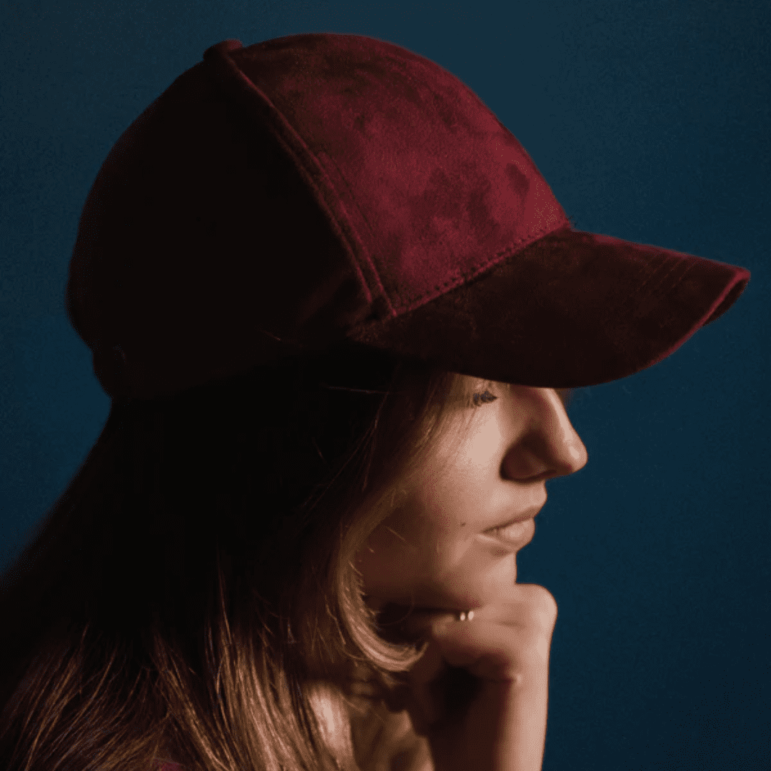 قبعة كابتر وان - أحمر نبيذي