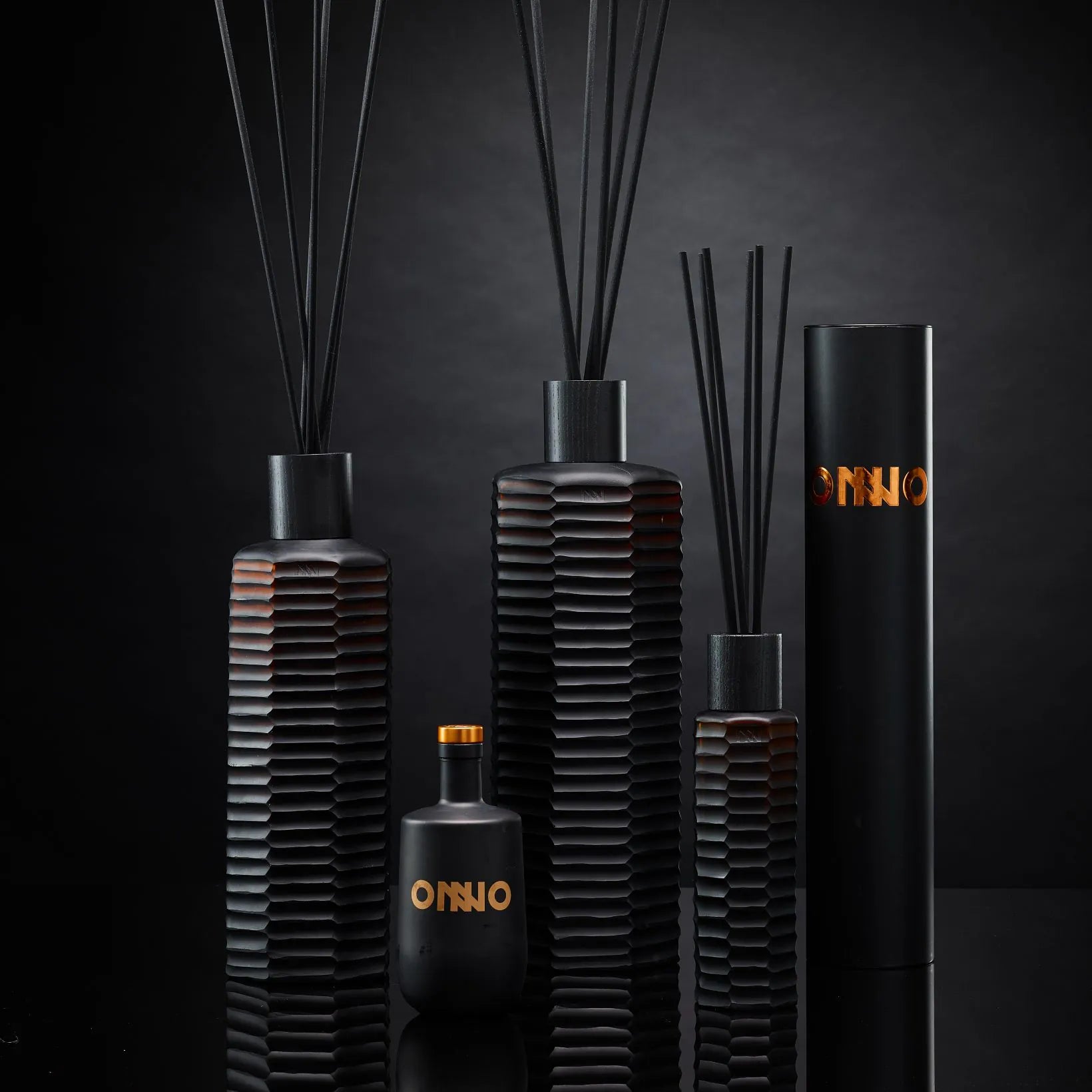 موزّع العطر Cubo باللون الكهرماني