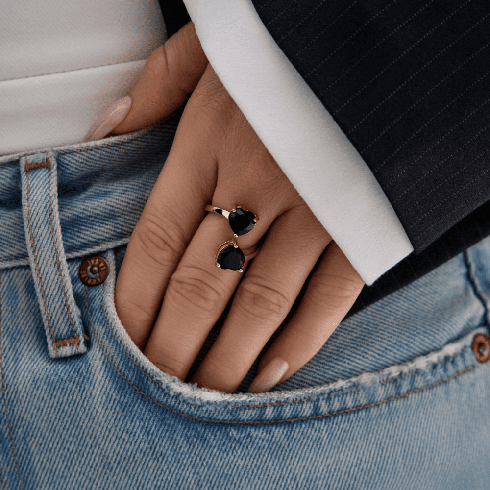 LINDEZA Black agate heart shaped ring made of sterling silver and 14K gold plating