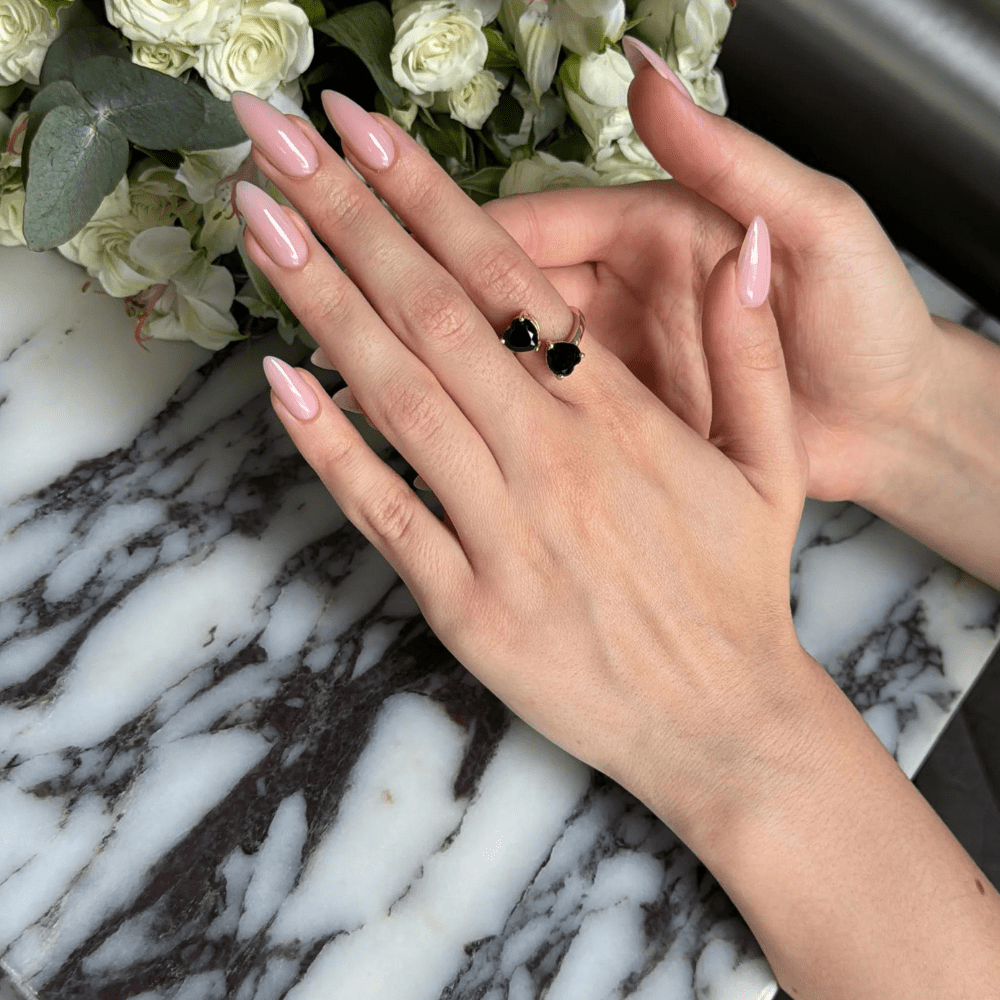 LINDEZA Black agate heart shaped ring made of sterling silver and 14K gold plating