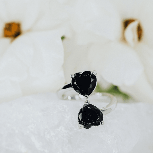 LINDEZA Black agate heart shaped ring made of sterling silver